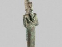 Aeg B 20  Aeg B 20, Gegend von Assuan, Spätzeit, Osiris, Bronze, H 9,5 cm, B 2,6 cm, T 3,0 cm : Bestandskatalog Ägypten, Museumsfoto: Claus Cordes